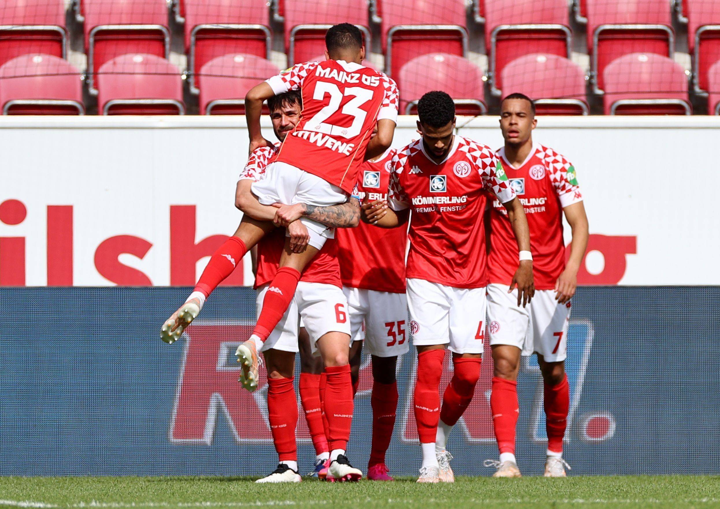 YABO-柏林赫塔全队备战下轮比赛，迎战顶尖对手(柏林赫塔球迷)