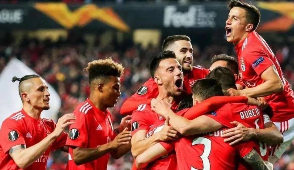 电竞直播-斯图加特新星崭露头角，圈粉无数备受瞩目(保时捷718在斯图加特生产)