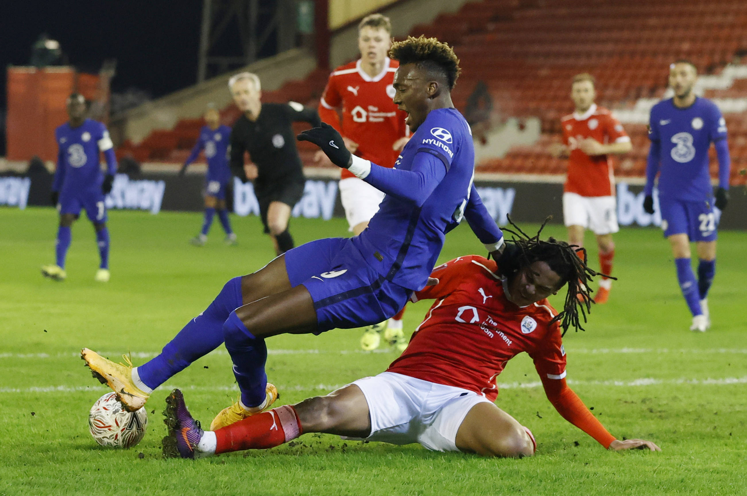 电竞直播-巴恩斯利客场惨败，遭受进攻冲击，需重整旗鼓的简单介绍