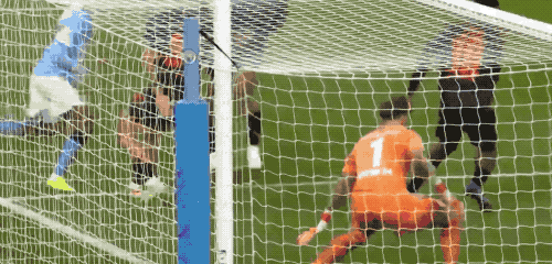 包含格雷斯福特球队火力全开，取得联赛榜首位置的词条